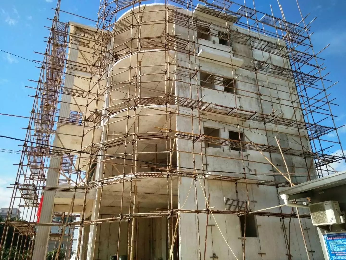 来安星河绿色环保装配式建材在福建修建的五层别墅建筑
